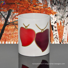 11oz en céramique blanc sublimation tasse vierge avec deux changements de couleur du coeur